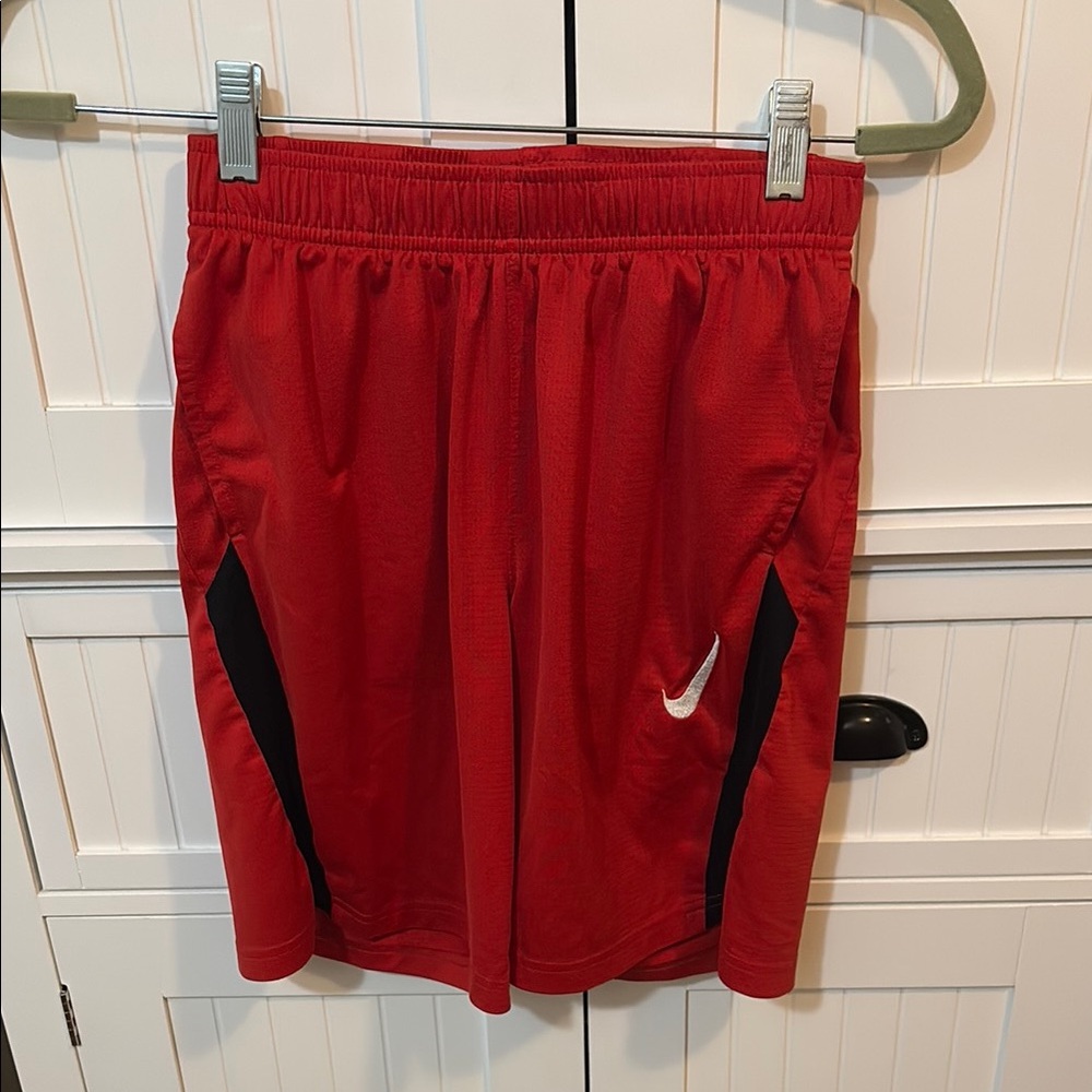 Y2K Gym Casual Nike Dri-FIT Red Athletic Shorts Youth Large Sporty Activewear
